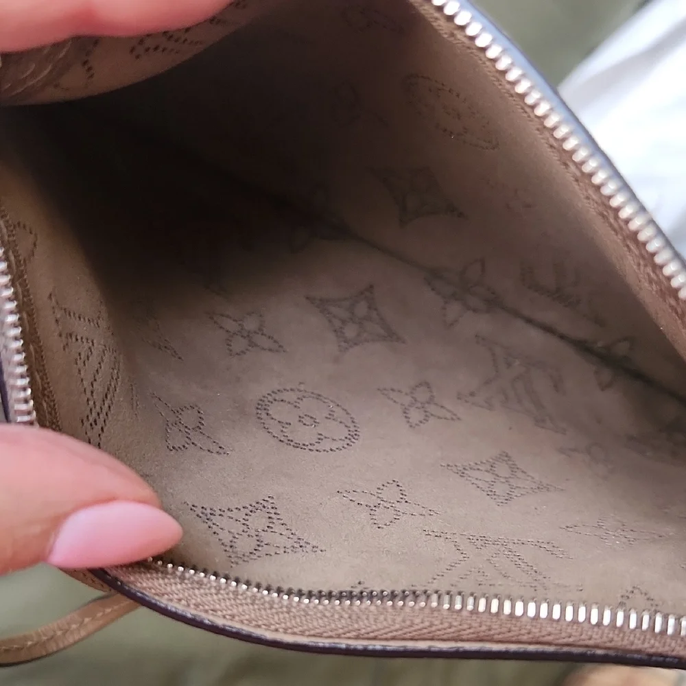 Louis Vuitton Tan Clutch with Embossed Pattern and Wrist Strap✨️ - Picture 2 of 12